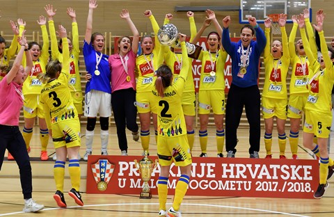 Igračice Alumnusa prvakinje Hrvatske u futsalu