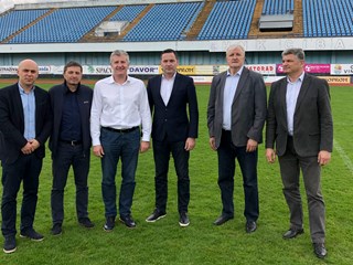 Predsjednik Šuker s delegacijom HNS-a u Vinkovcima