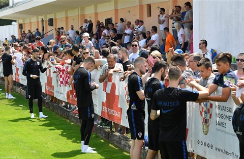 Vatreni održali otvoreni trening u Rovinju