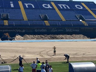 Započela obnova travnjaka na maksimirskom stadionu