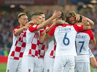 Croatia overcomes Nigeria in World Cup opener