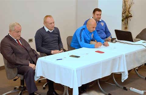 Sastanak glavnog instruktora Krpana s instruktorima
