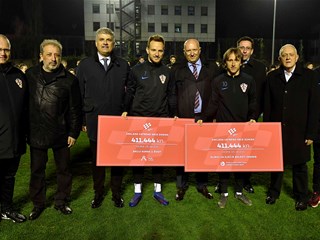 Reprezentativci uručili donacije Zaklade Vatreno srce