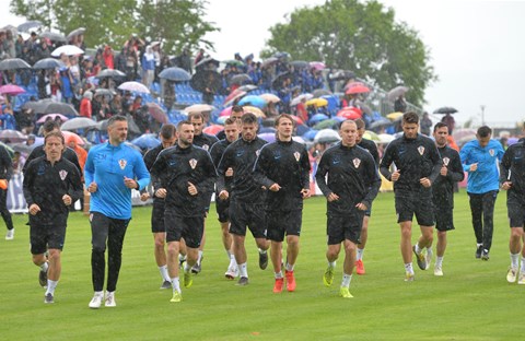 Održan otvoreni trening Vatrenih u Omišu