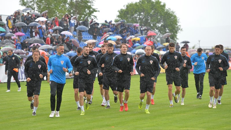 Održan otvoreni trening Vatrenih u Omišu