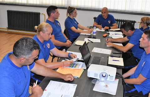 Krpan održao radni sastanak s instruktorima ženskog nogometa