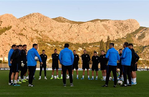 Vatreni na okupu, u Omišu odrađen prvi trening