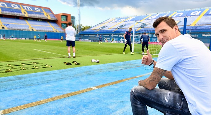 Mario Mandžukić announces his retirement