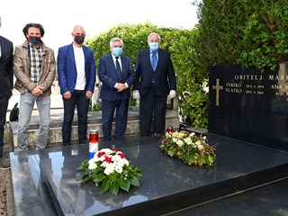 Delegacija HNS-a obišla posljednje počivalište Vlatka Markovića