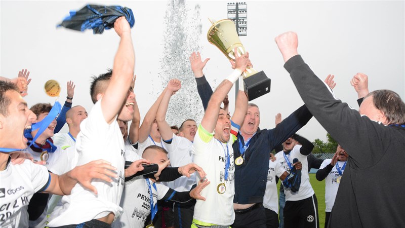 Dragovoljci primili pehar za naslov prvaka Druge HNL