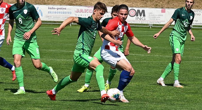 Video: Slovenija U-18 svladala Hrvatsku i osvojila turnir u Sv. Martinu na Muri
