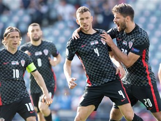 Croatia and Czech Republic share the spoils in Glasgow