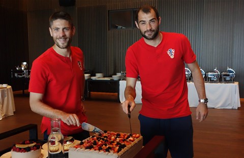 Torta za slavljenike Andreja Kramarića i Milu Škorića