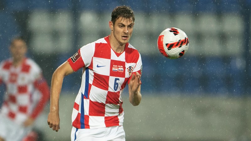 Josip Stanišić produžio ugovor s Bayernom