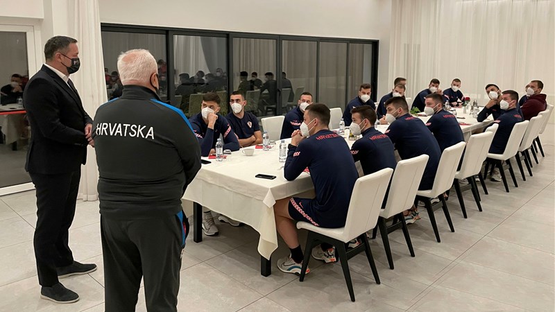 Marijan Kustić posjetio futsalsku reprezentaciju uoči odlaska na Euro