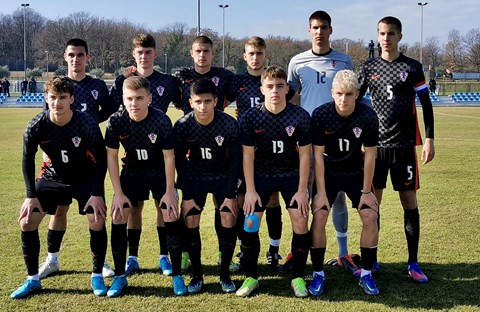 Video: Hrvatska U-17 reprezentacija remizirala s Rusijom