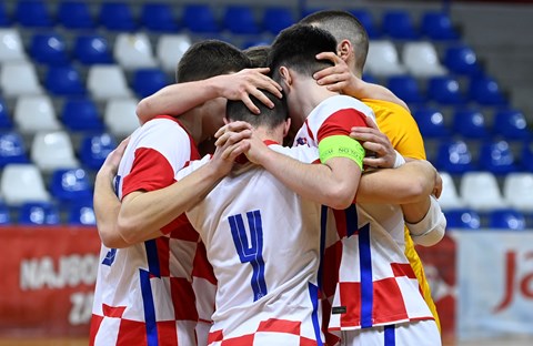 Video: Hrvatska uvjerljivom pobjedom otvorila turnir u Karlovcu