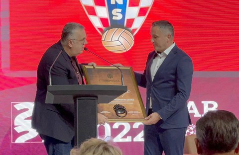 Marijan Kustić primio nagradu za vrhunske rezultate u vođenju HNS-a