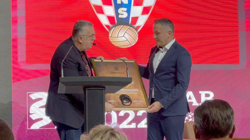 Marijan Kustić primio nagradu za vrhunske rezultate u vođenju HNS-a