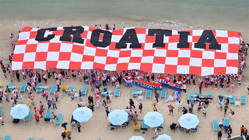 Pobjednička zastava opet zavijorila na plaži hotela Vatrenih u Dohi