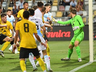 Rijeka potvrdila prolaz, Osijek se oprostio pobjedom, Hajduk porazom