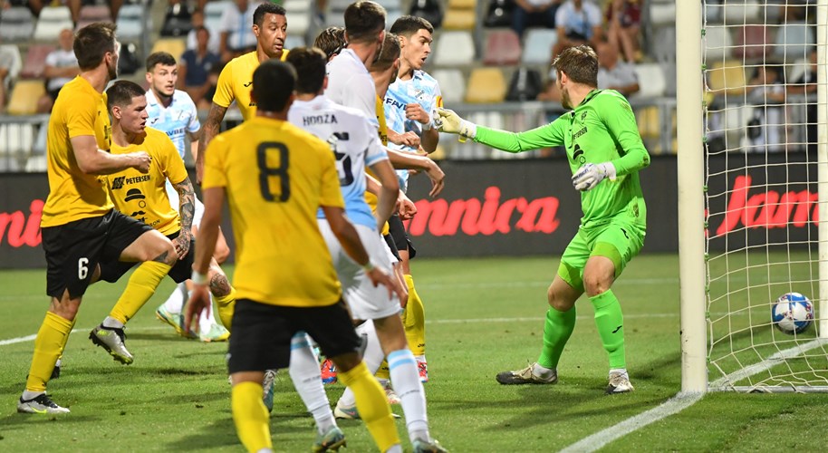 Rijeka potvrdila prolaz, Osijek se oprostio pobjedom, Hajduk porazom