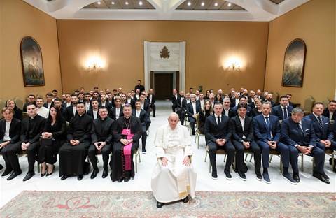 Papa Franjo održao privatnu audijenciju za Vatrene i delegaciju HNS-a