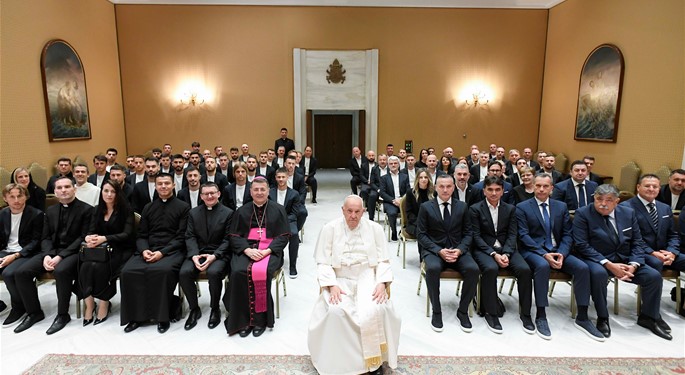 Papa Franjo održao privatnu audijenciju za Vatrene i delegaciju HNS-a