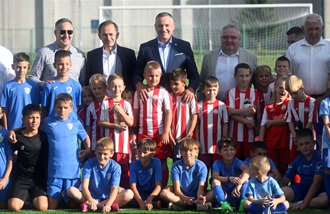 Marijan Kustić u Prelogu otvorio novi teren s umjetnom travom Nogometnog kluba Mladost