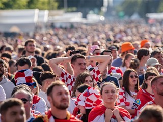 Cvjetni trg spreman za veliku nogometnu večer