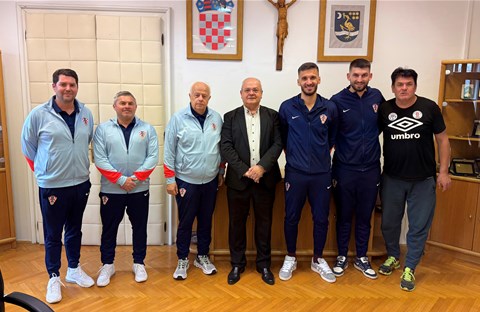 Delegacija futsalske reprezentacije na prijemu kod gradonačelnika Slavonskog Broda