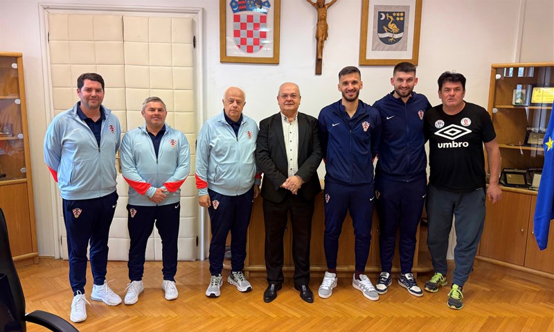 Delegacija futsalske reprezentacije na prijemu kod gradonačelnika Slavonskog Broda