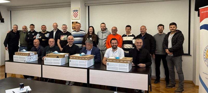 Klubovi nogometnog Središta Osijek dobili vrijednu IT opremu