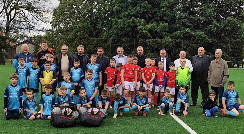 U Orahovici otvoreno novo igralište s umjetnom travom