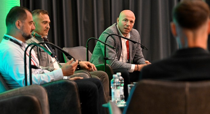 Fan culture, the fight against discrimination and the power of public communication