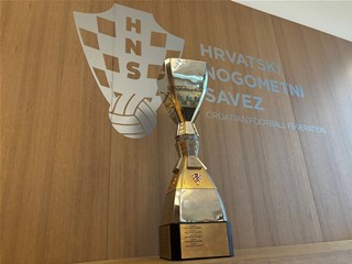 Trofej za prvaka SuperSport HNL-a stiže na slavlje - helikopterom