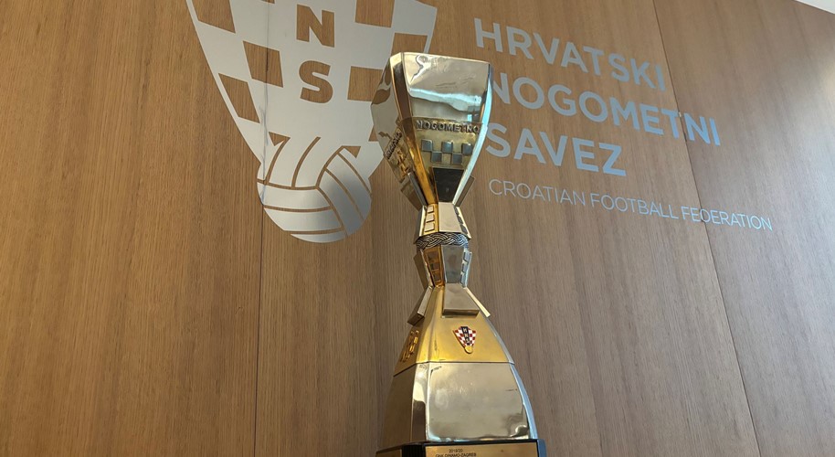 Trofej za prvaka SuperSport HNL-a stiže na slavlje - helikopterom