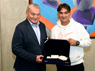 Praški gradonačelnik Bohuslav Svoboda uručio Zlatku Daliću ključeve grada