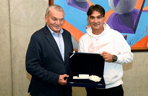 Praški gradonačelnik Bohuslav Svoboda uručio Zlatku Daliću ključeve grada