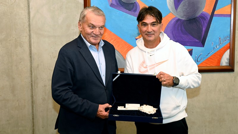 Praški gradonačelnik Bohuslav Svoboda uručio Zlatku Daliću ključeve grada