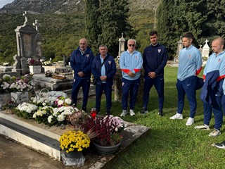 Stručni stožer futsalske reprezentacije na posljednjem počivalištu Antuna Bačića