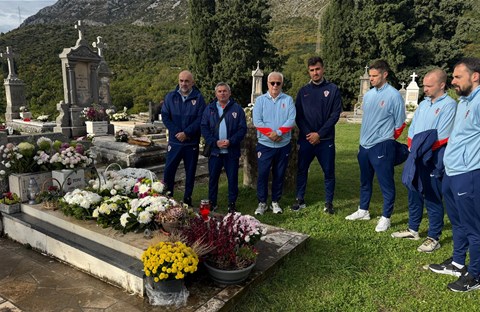 Stručni stožer futsalske reprezentacije na posljednjem počivalištu Antuna Bačića