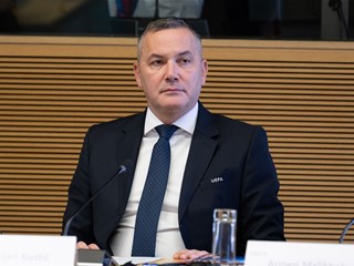 Predsjednik Kustić na sjednici Izvršnog odbora Uefe u Nyonu