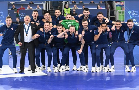 Hrvatski futsal obasjan broncom