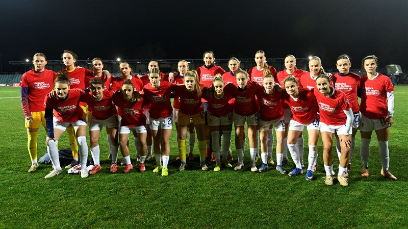 Ženska reprezentacija u Karlovcu uz snažnu poruku: Ženama (ni)je mjesto u nogometu