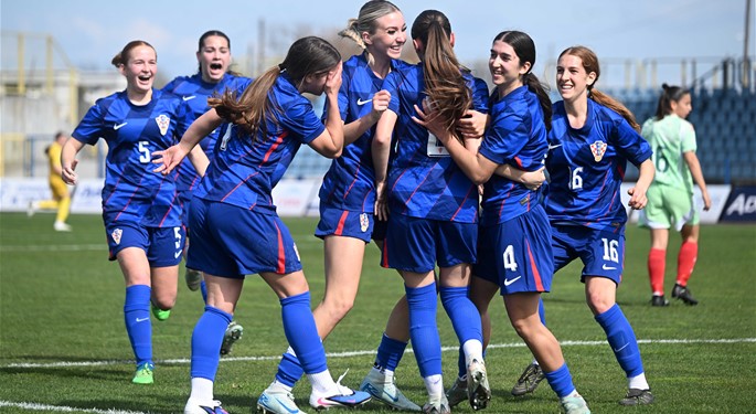 Croatia defeat Italy with ten players in opening qualifying tournament match