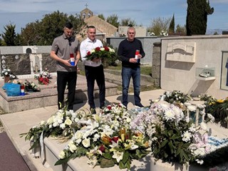 Kustić, Subašić i Svetko Ćustić obilježili 18. obljetnicu smrti Hrvoja Ćustića