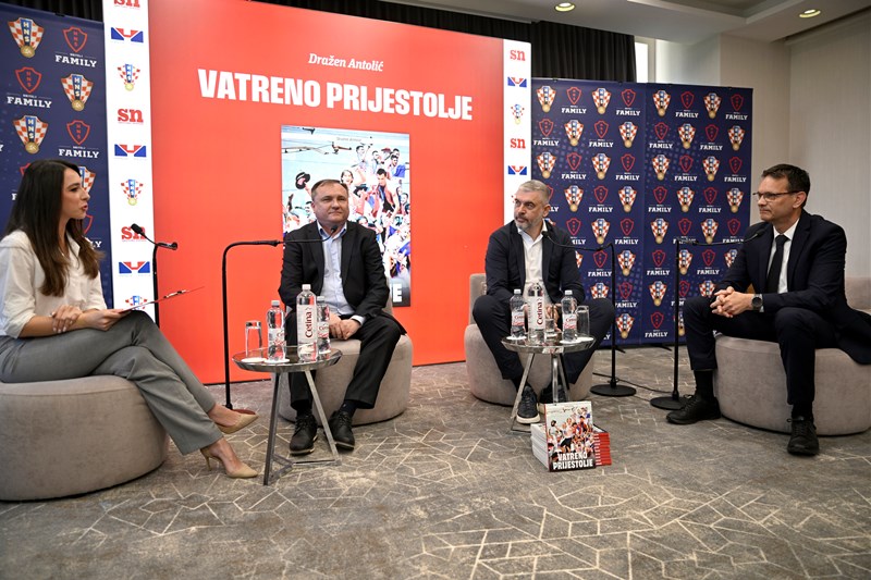 Predstavljena knjiga “Vatreno prijestolje” Dražena Antolića