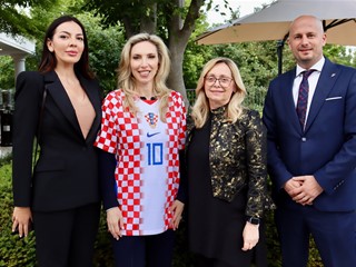 Delegacija HNS-a na primanju kod veleposlanice SAD-a Nicole McGraw