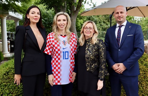 Delegacija HNS-a na primanju kod veleposlanice SAD-a Nicole McGraw